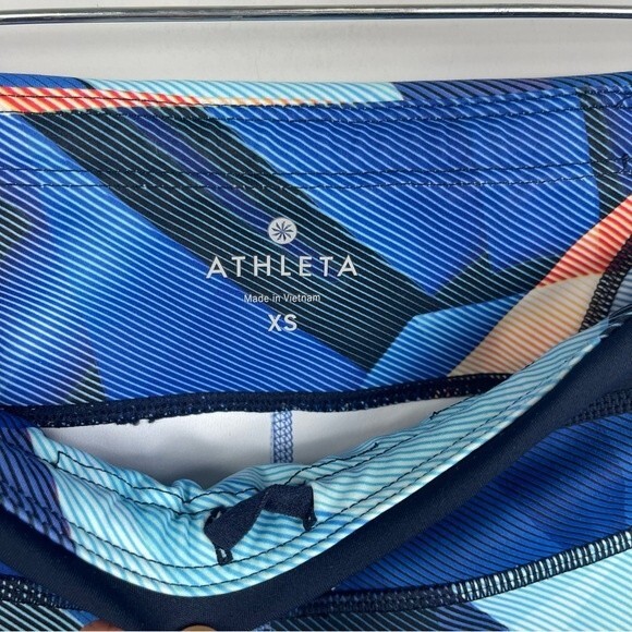 Athleta Electric Geo Sonar Capri Leggings Yoga Gym Back Zip Pocket Mesh Panel XS - Picture 11 of 16